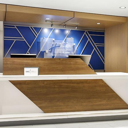 Holiday Inn Express Dallas Market Center By Ihg Екстер'єр фото