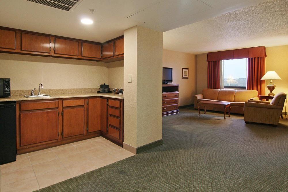 Holiday Inn Express Dallas Market Center By Ihg Екстер'єр фото