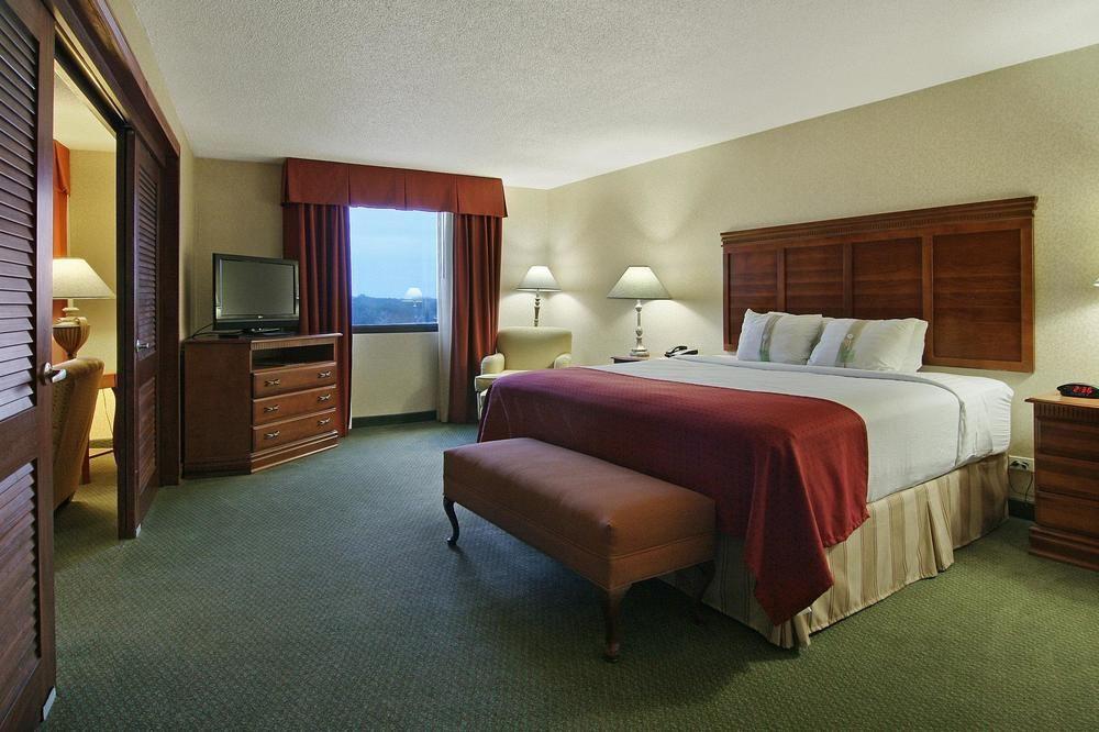 Holiday Inn Express Dallas Market Center By Ihg Екстер'єр фото