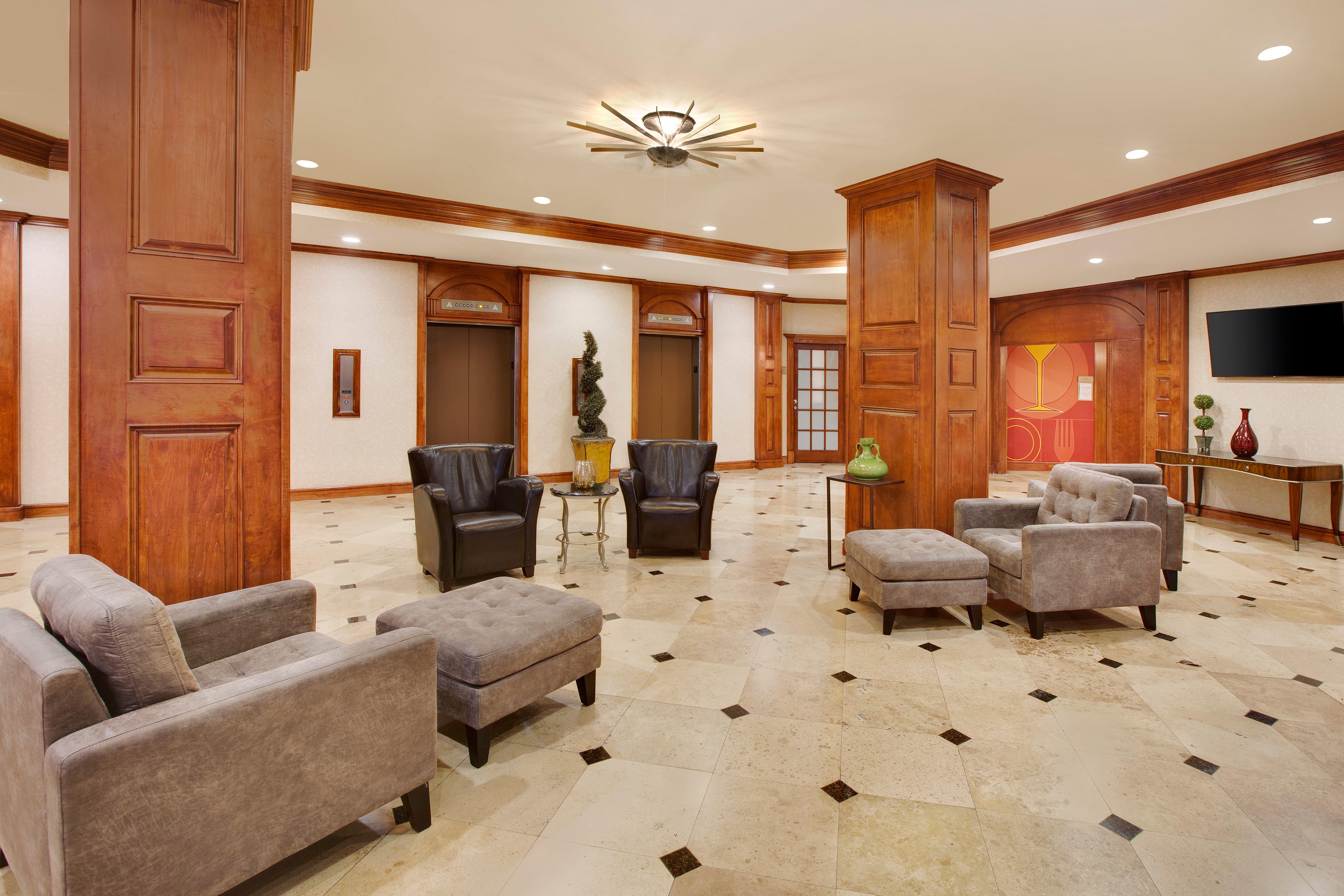 Holiday Inn Express Dallas Market Center By Ihg Екстер'єр фото