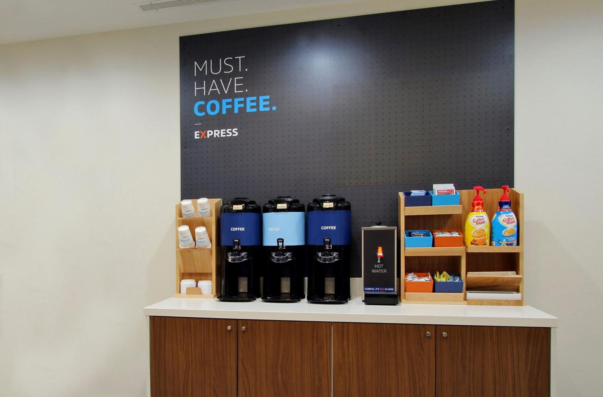 Holiday Inn Express Dallas Market Center By Ihg Екстер'єр фото