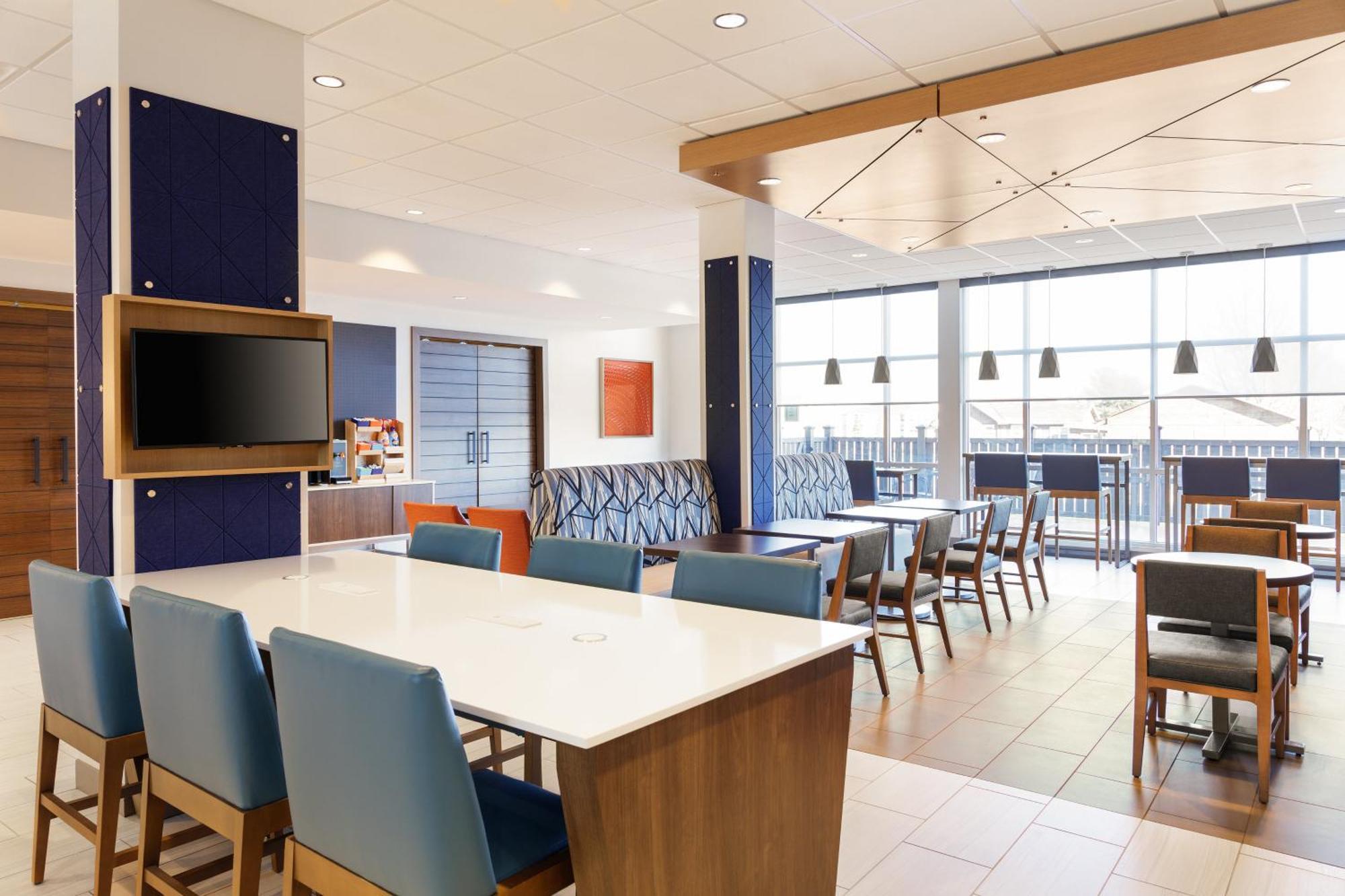 Holiday Inn Express Dallas Market Center By Ihg Екстер'єр фото