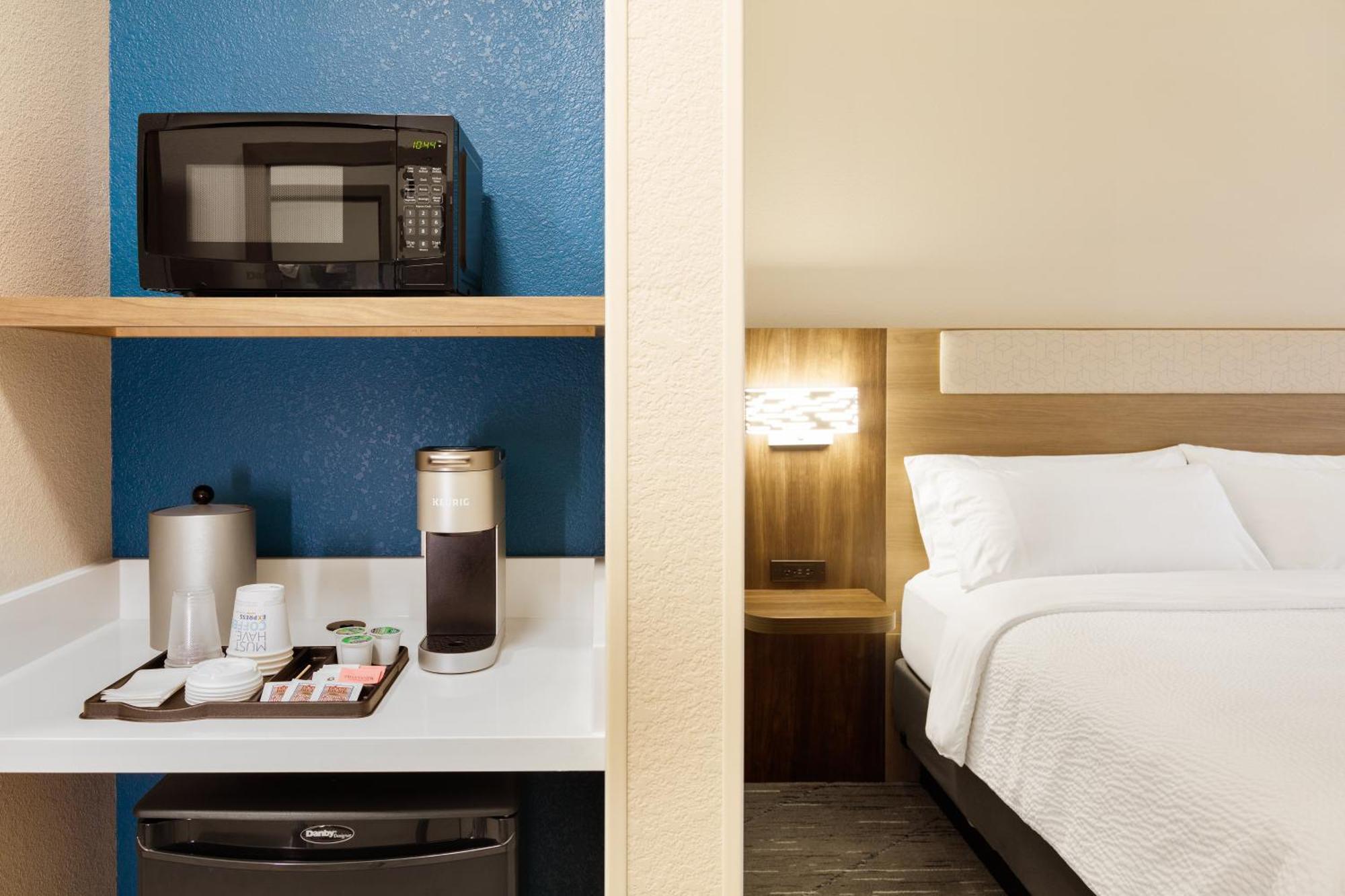Holiday Inn Express Dallas Market Center By Ihg Екстер'єр фото