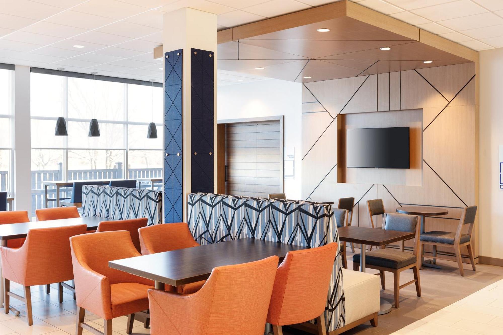 Holiday Inn Express Dallas Market Center By Ihg Екстер'єр фото