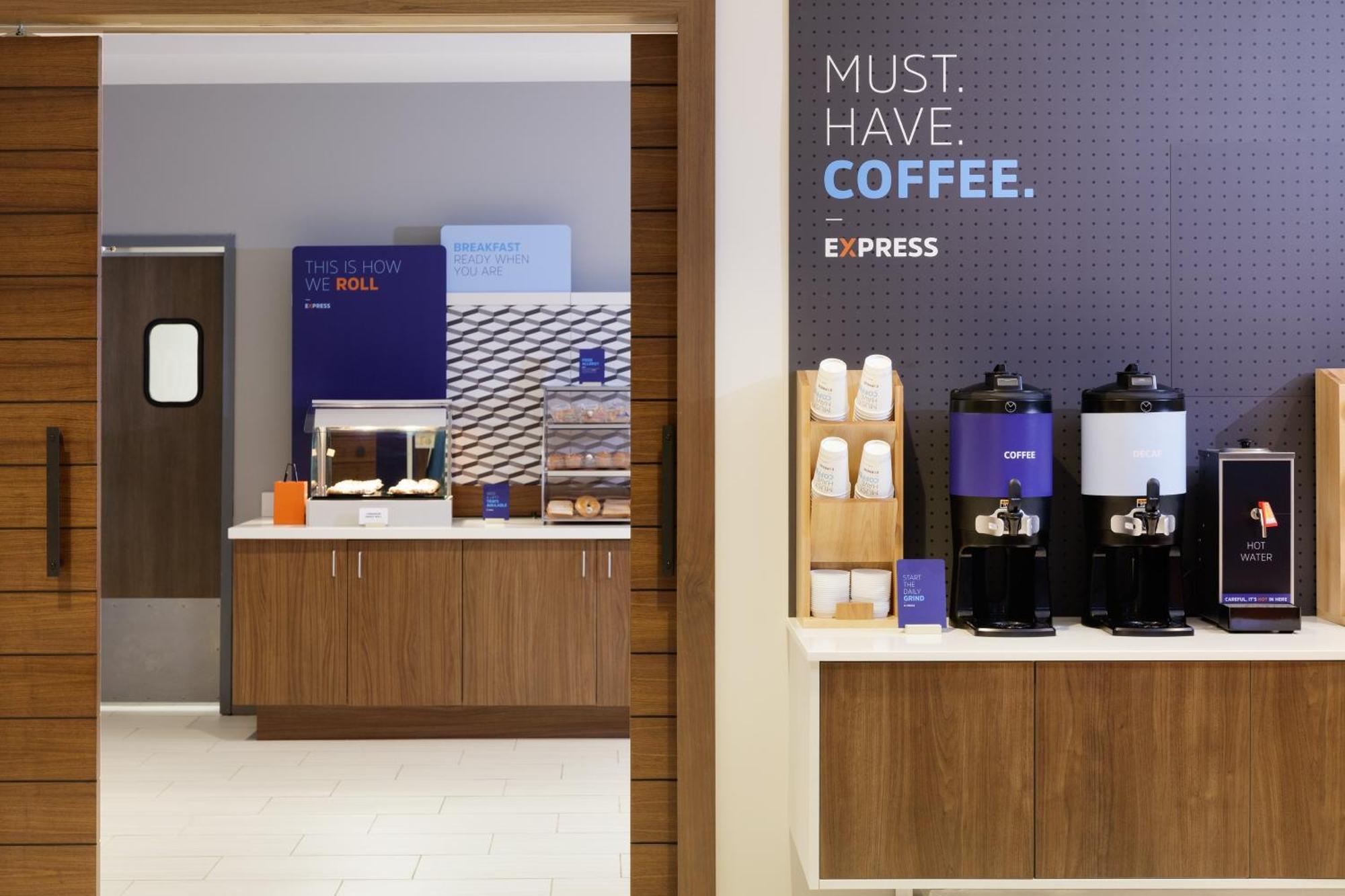 Holiday Inn Express Dallas Market Center By Ihg Екстер'єр фото