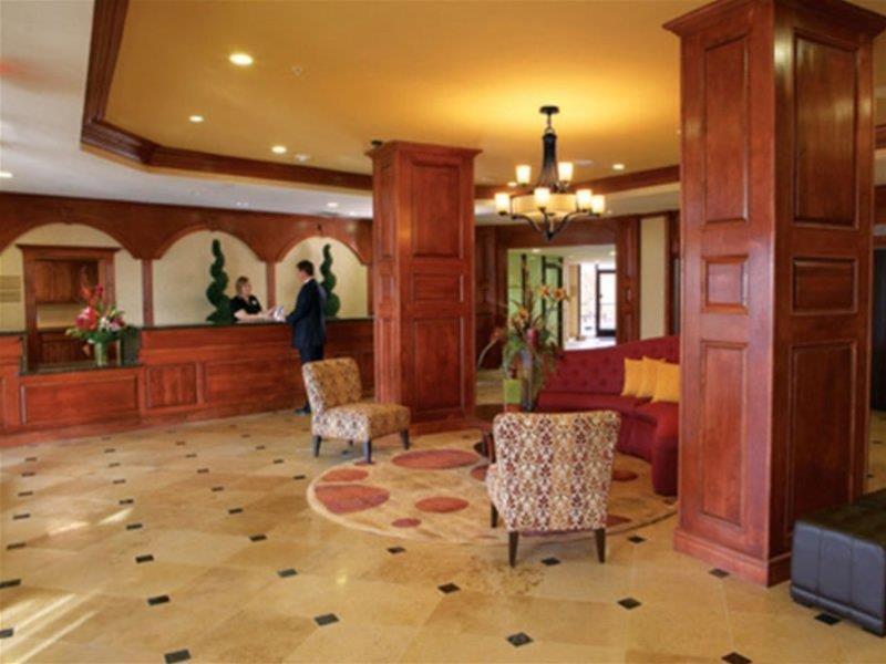 Holiday Inn Express Dallas Market Center By Ihg Екстер'єр фото
