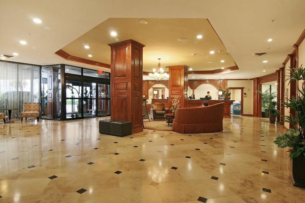 Holiday Inn Express Dallas Market Center By Ihg Екстер'єр фото