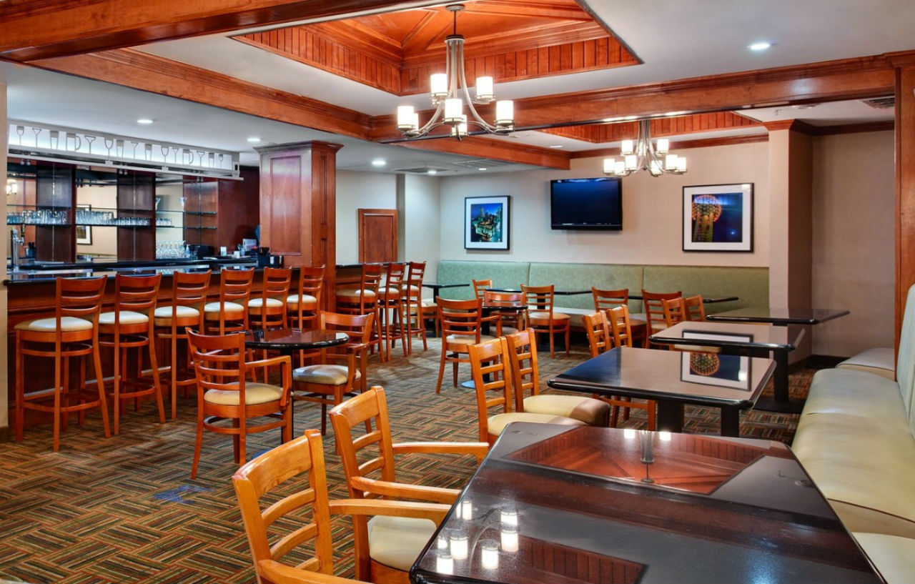 Holiday Inn Express Dallas Market Center By Ihg Екстер'єр фото